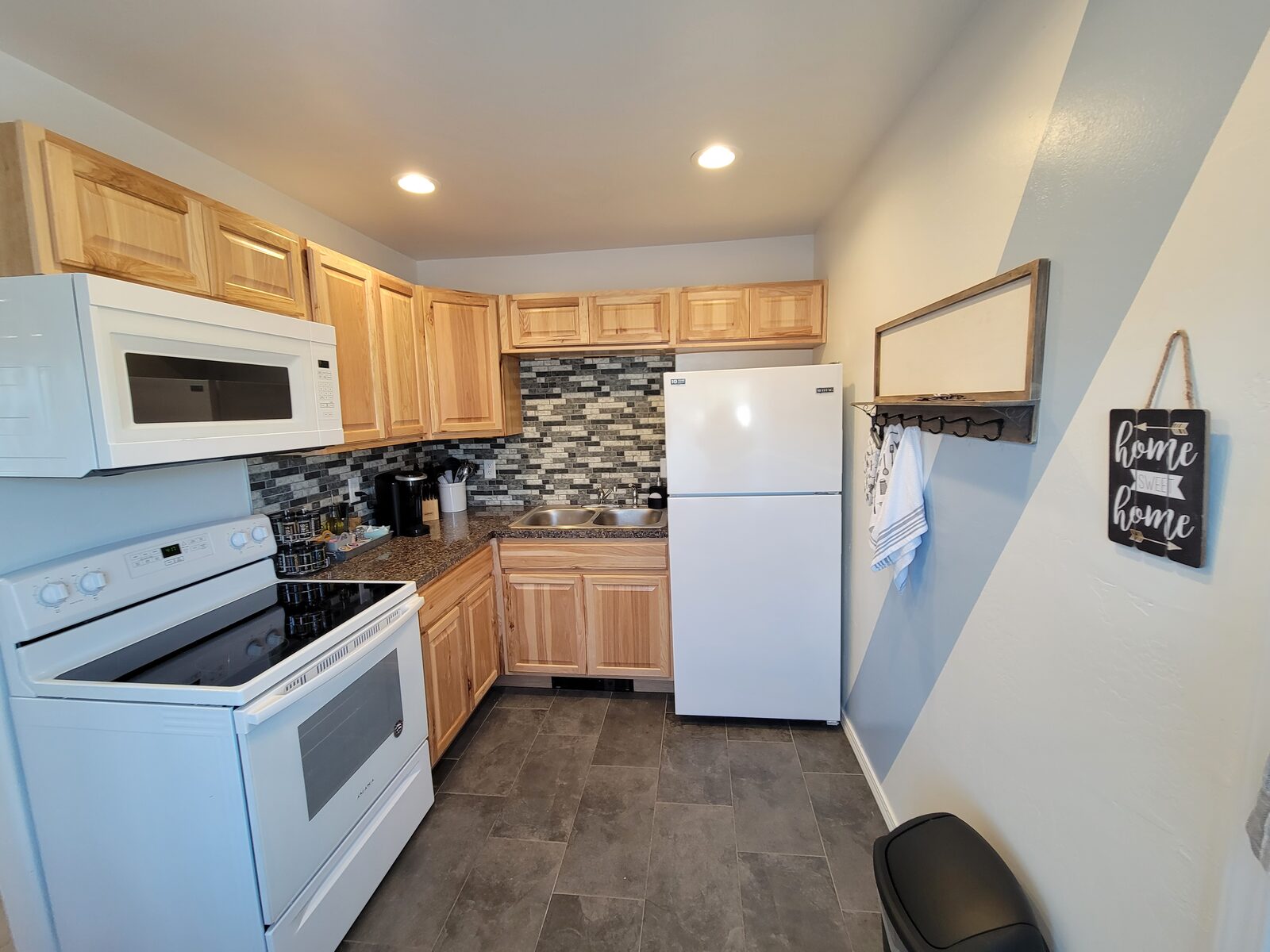 229 Addison photo 3