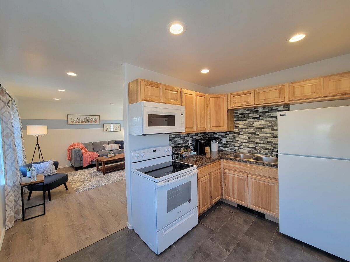 229 Addison photo 4