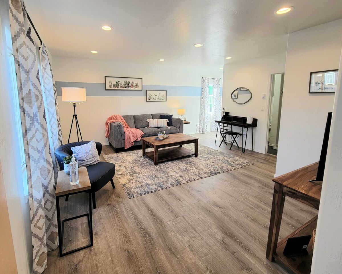 229 Addison photo 7