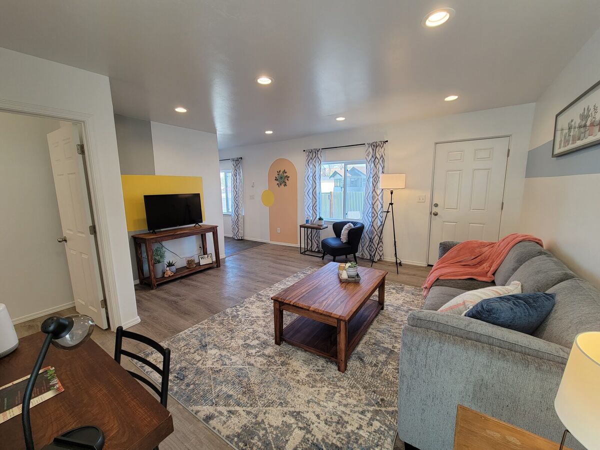 229 Addison photo 8