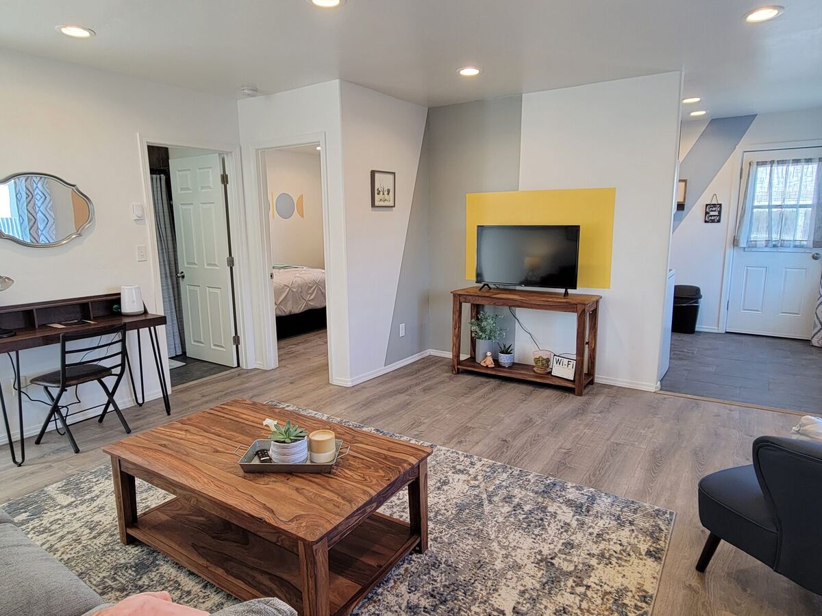 229 Addison photo 11