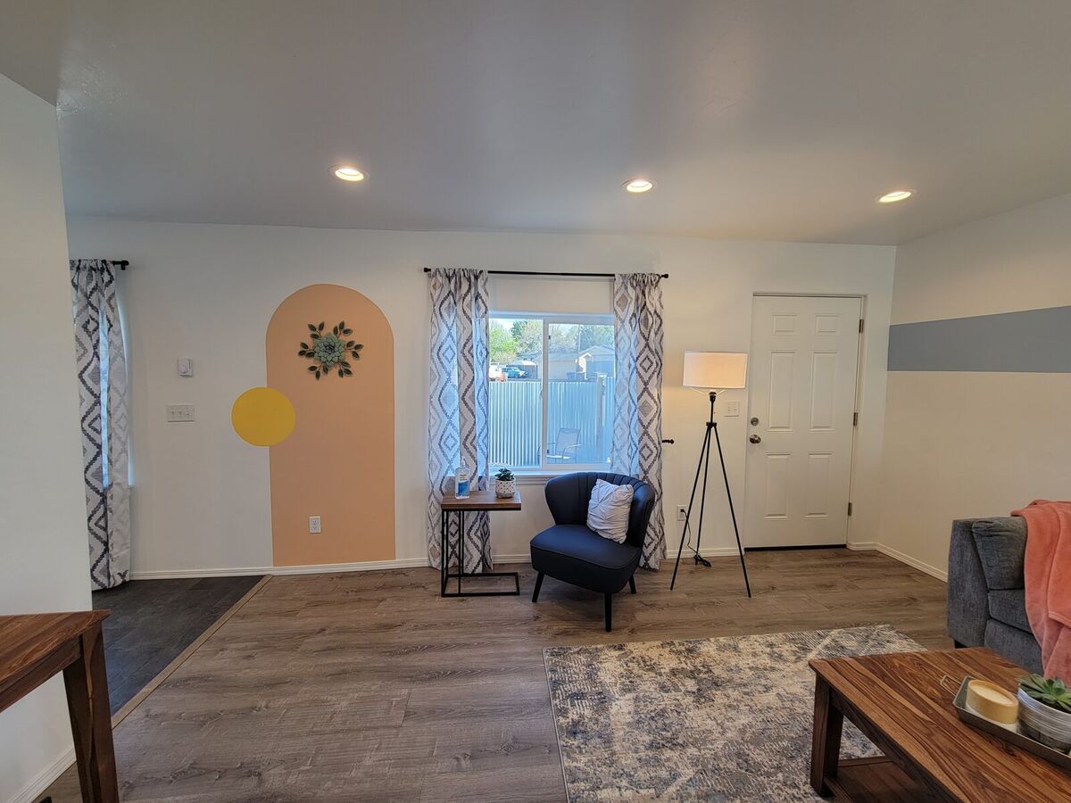 229 Addison photo 12