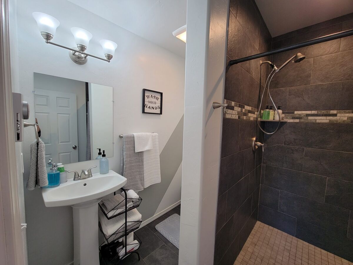 229 Addison photo 14