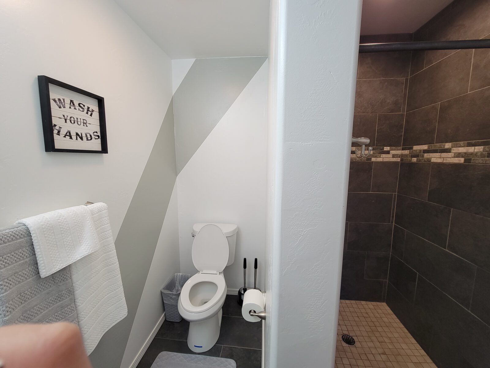 229 Addison photo 16