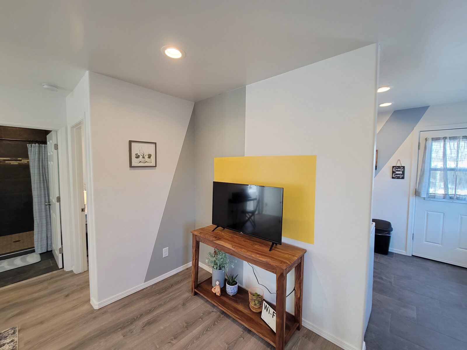 229 Addison photo 18