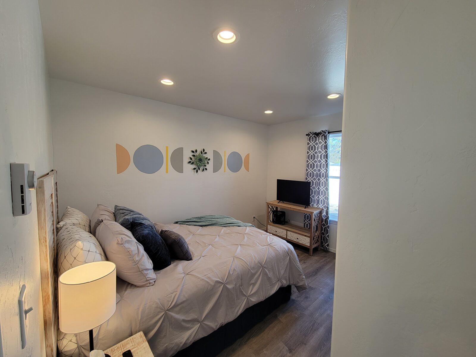229 Addison photo 19