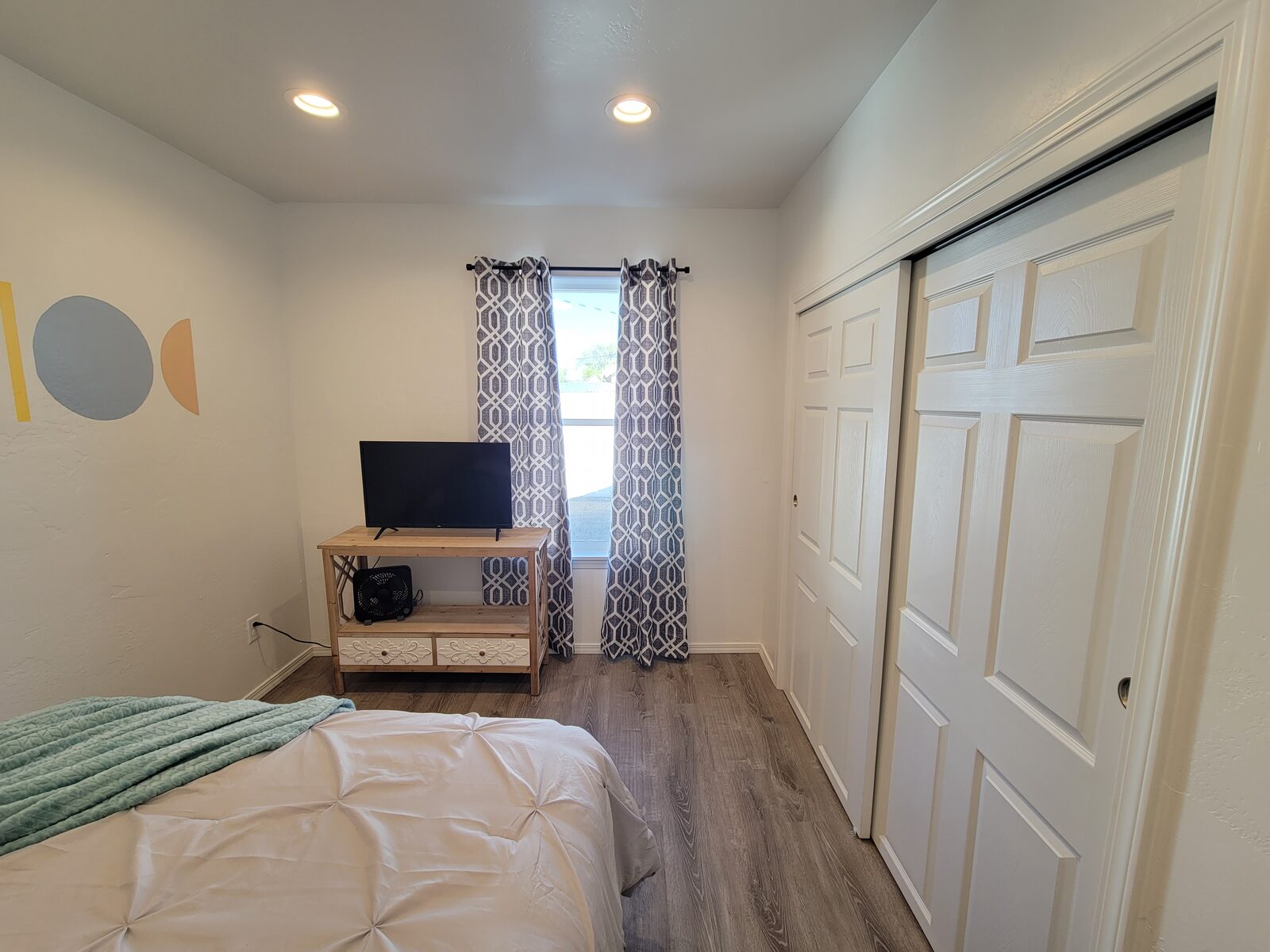 229 Addison photo 20