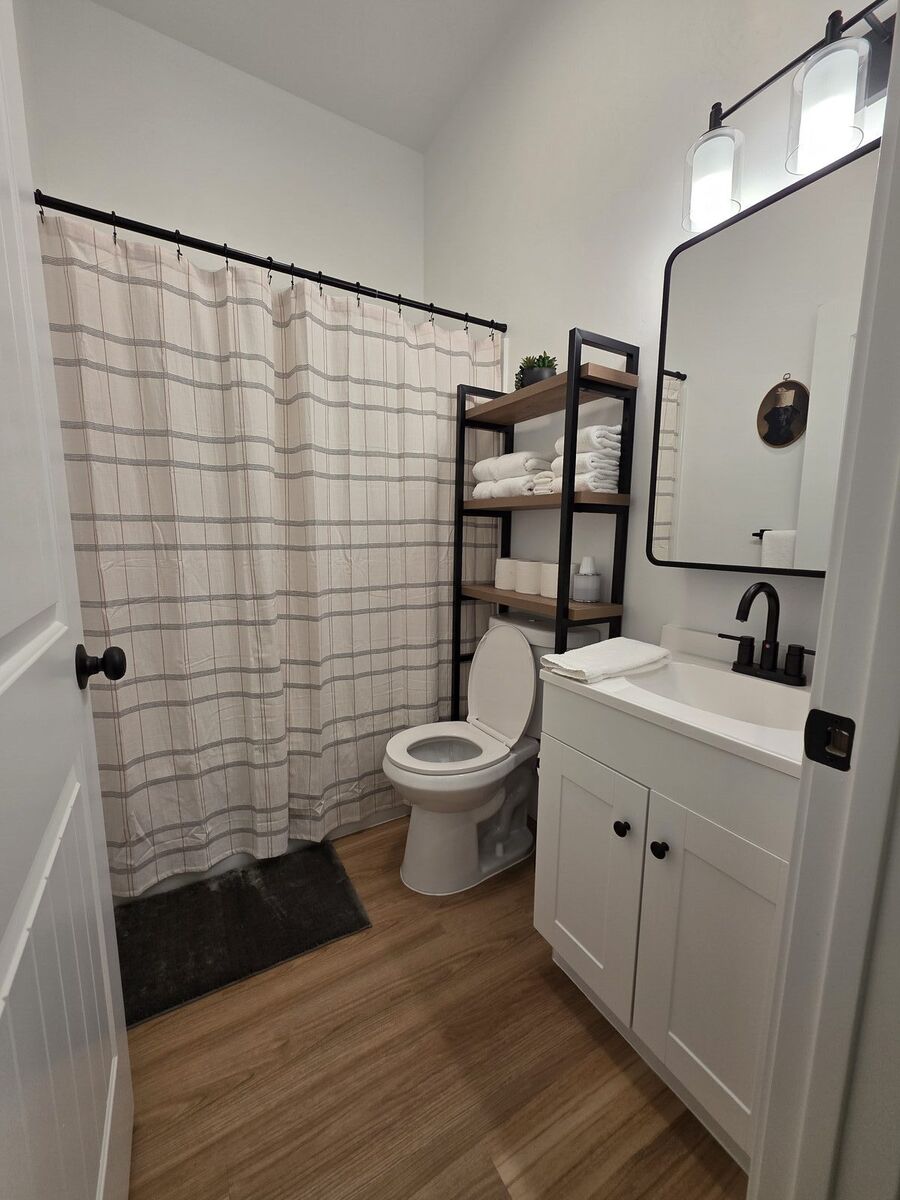 231 Addison Unit B photo 1