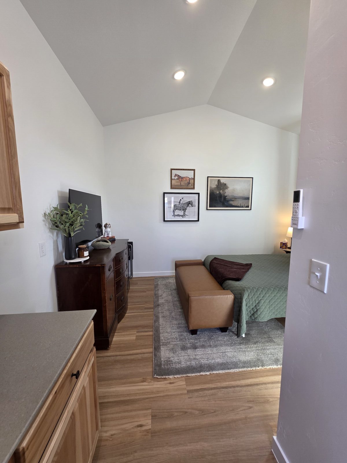 231 Addison Unit B photo 9