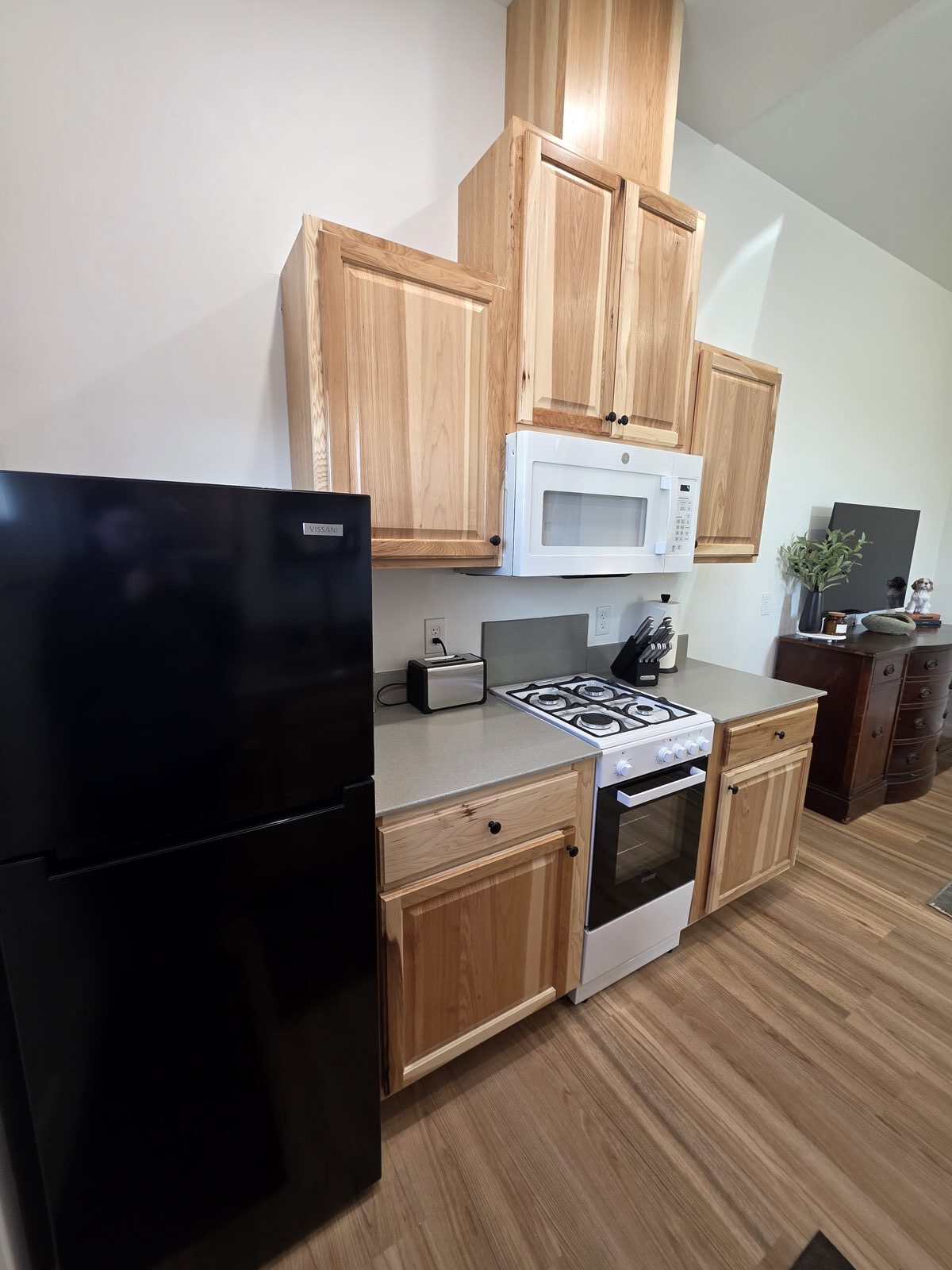 231 Addison Unit B photo 13