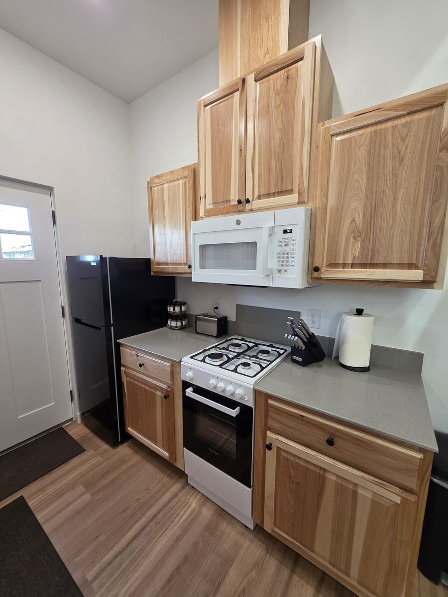 231 Addison Unit B photo 14