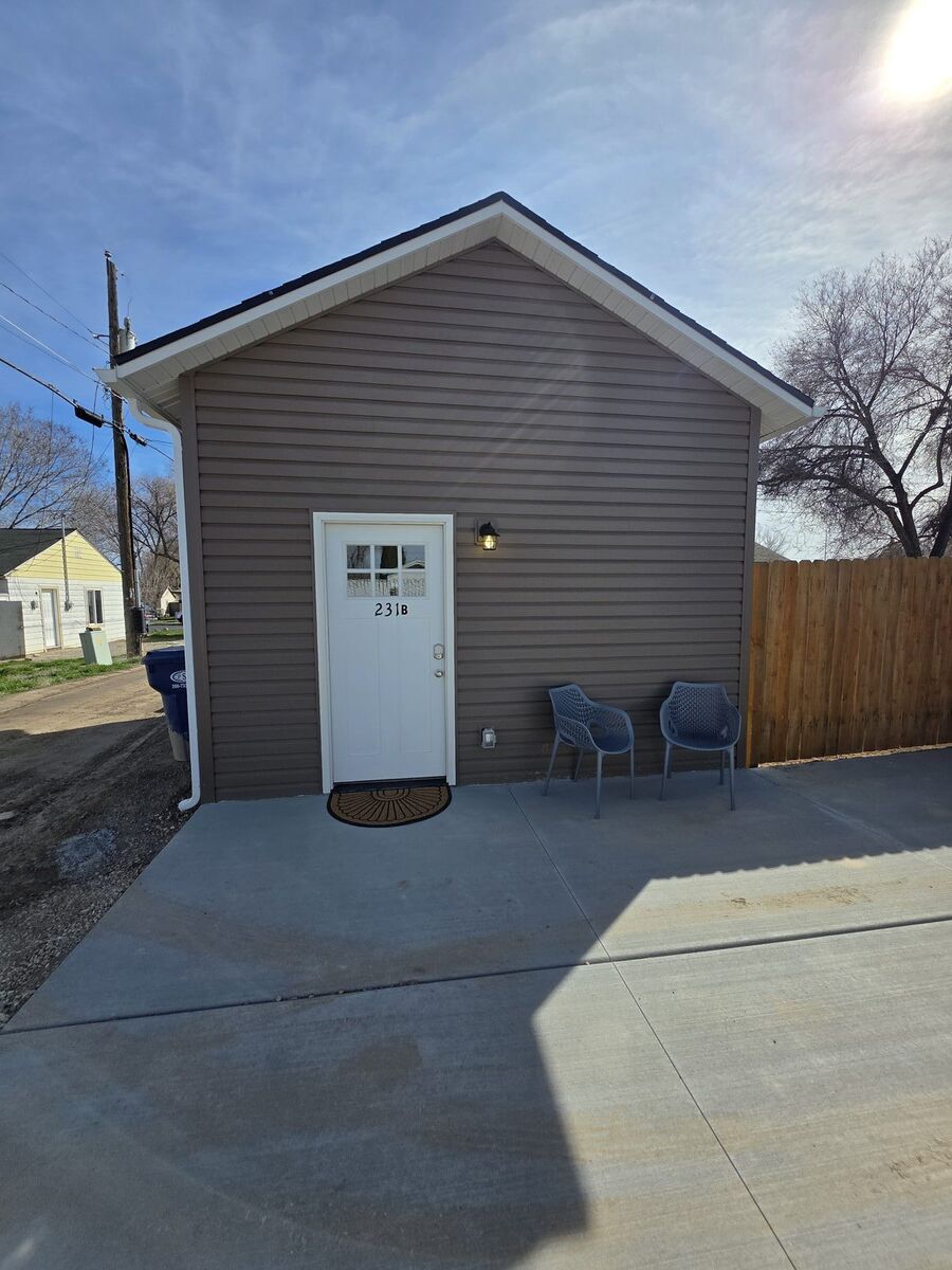 231 Addison Unit B photo 15