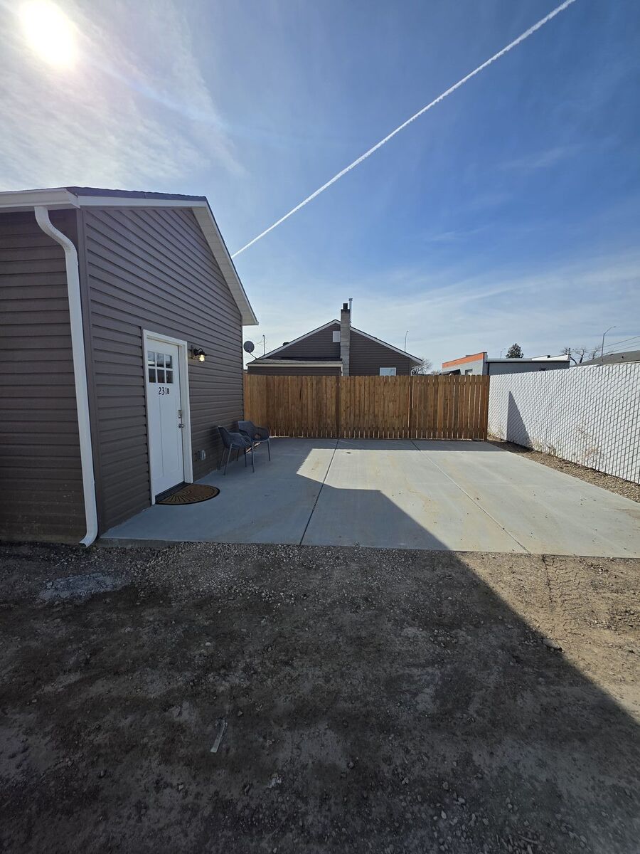 231 Addison Unit B photo 16