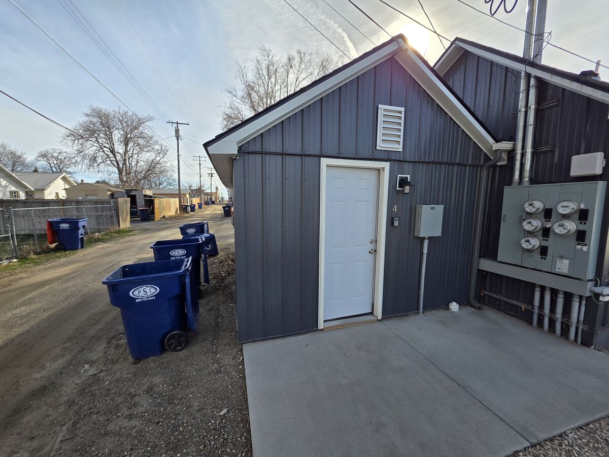 354 4th Ave Apt 4 - Photo 1