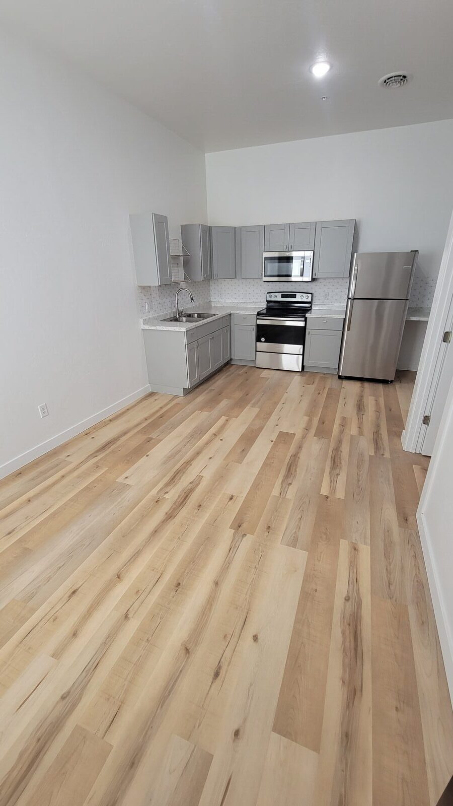 420 Main Apt 5 - Photo 2