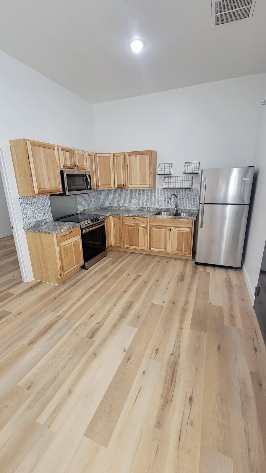 420 Main Apt 6 - Photo 2