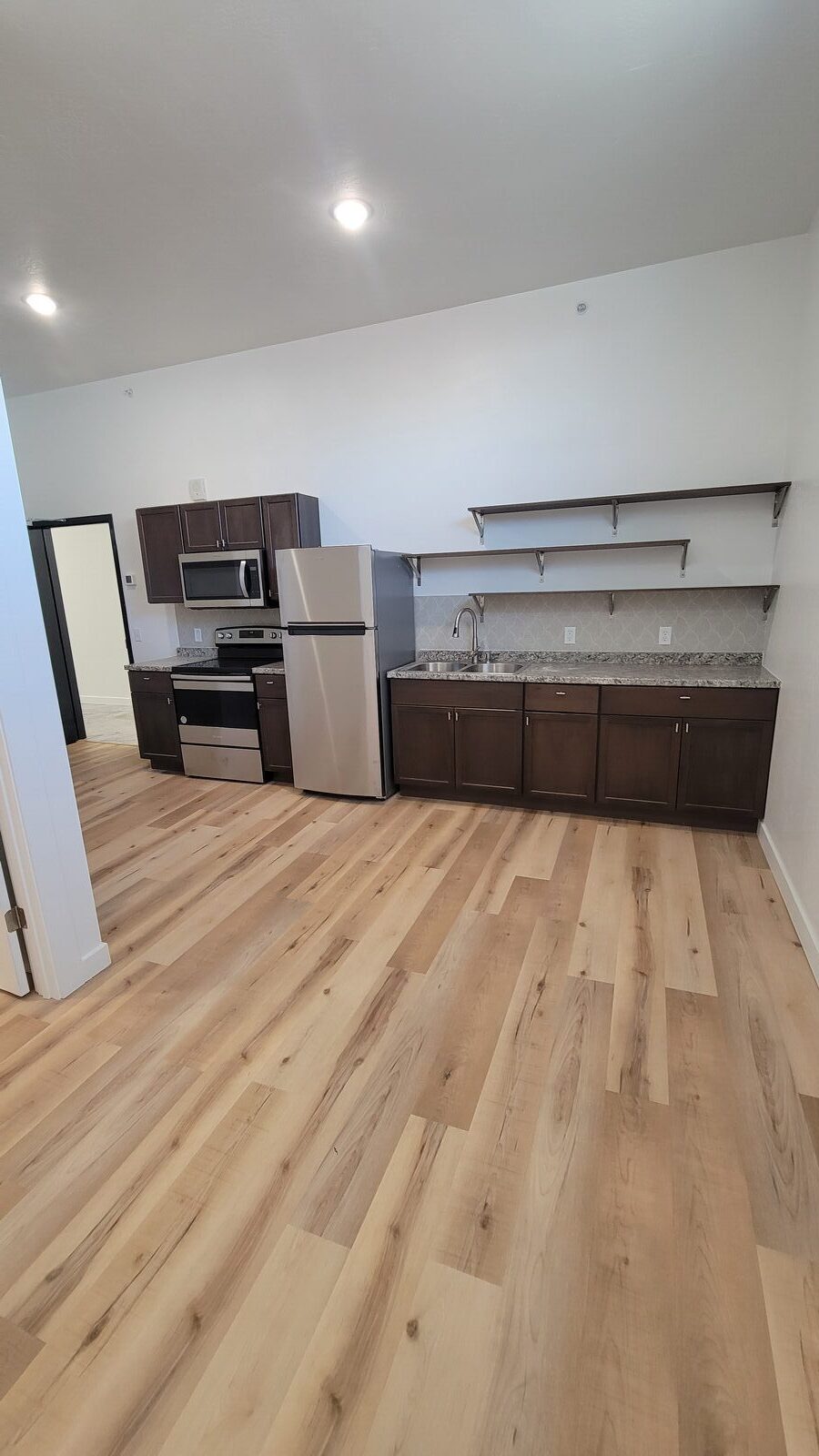 420 Main Apt 8 - Photo 4