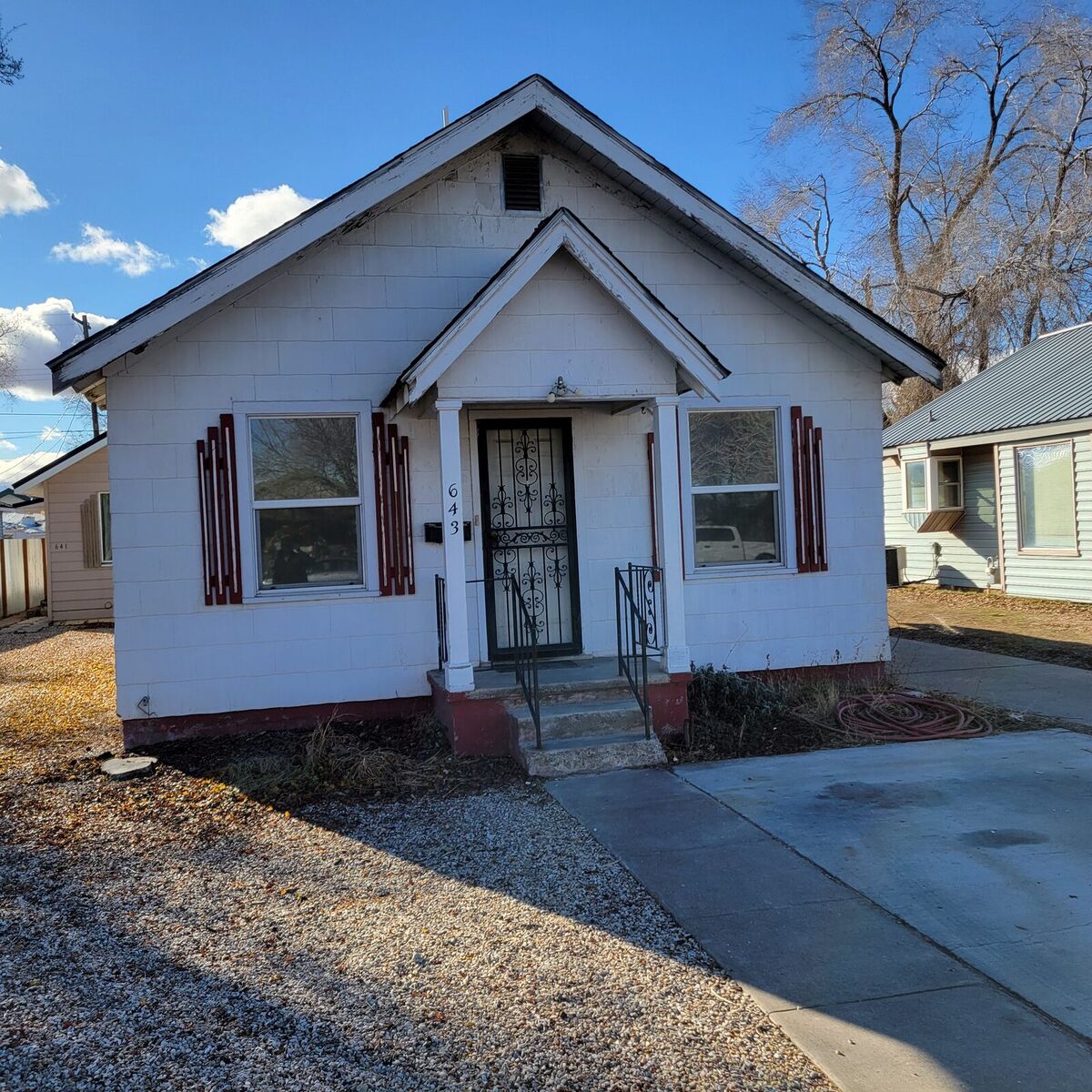 643 2nd Ave W - Photo 1