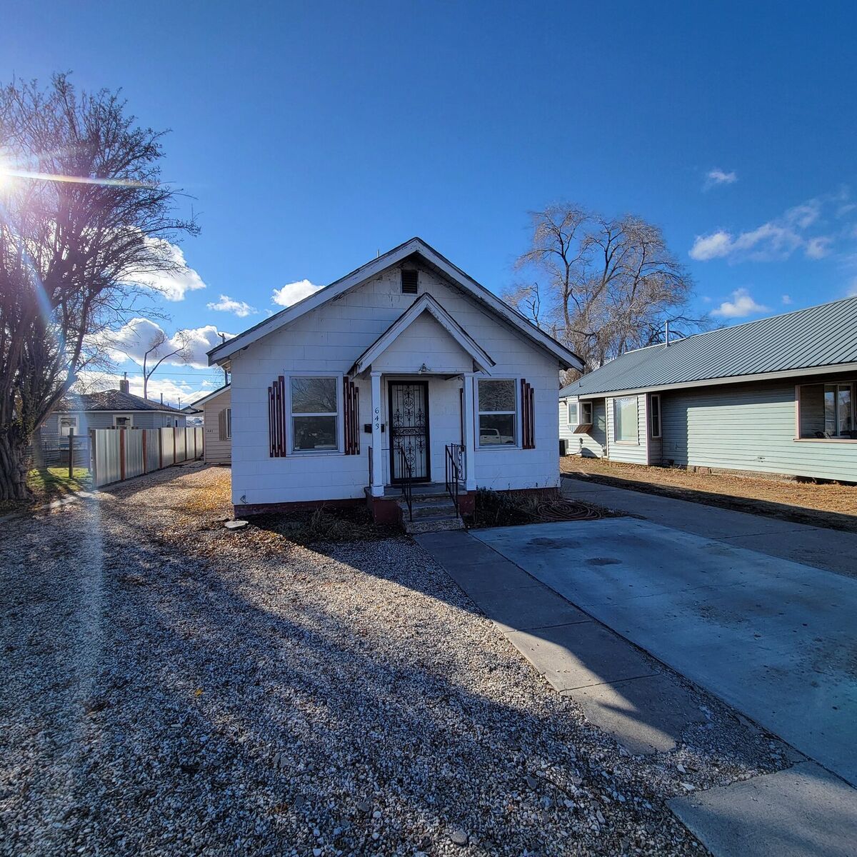 643 2nd Ave W - Photo 2
