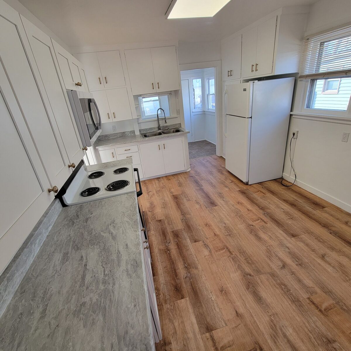 643 2nd Ave W - Photo 10
